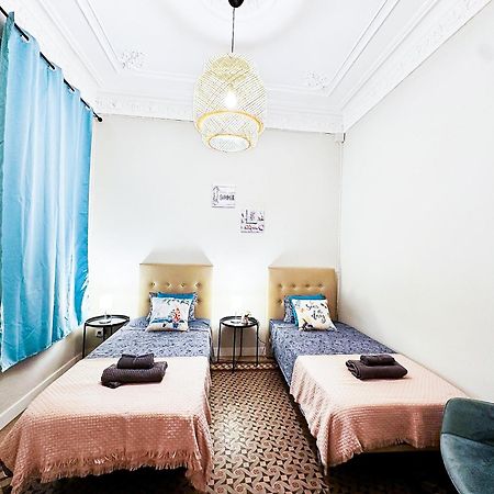 Private Rooms By Plaza Catalunya บาร์เซโลนา ภายนอก รูปภาพ
