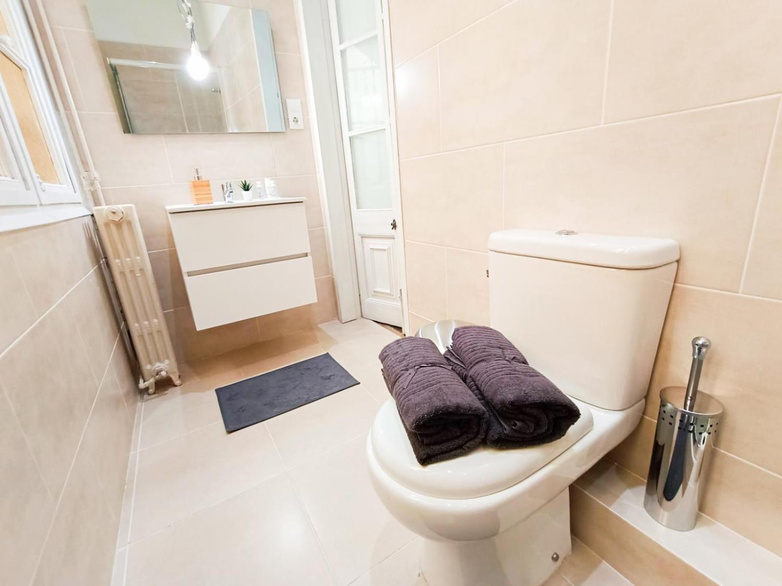 Private Rooms By Plaza Catalunya บาร์เซโลนา ภายนอก รูปภาพ