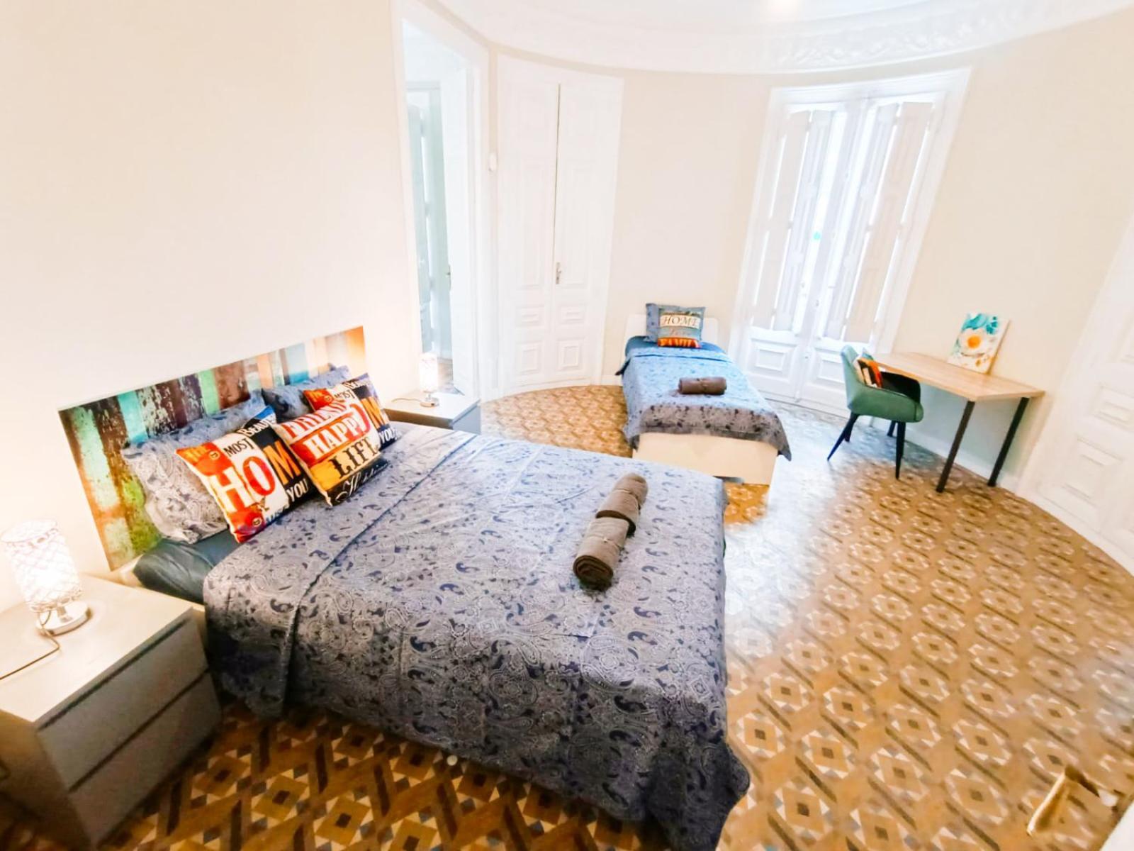 Private Rooms By Plaza Catalunya บาร์เซโลนา ภายนอก รูปภาพ
