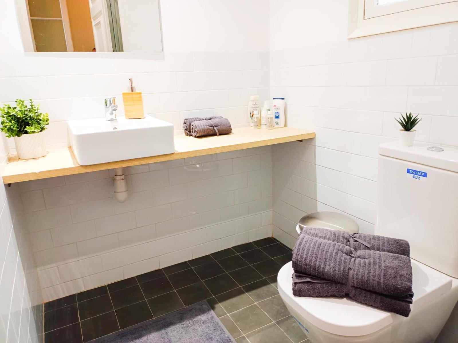 Private Rooms By Plaza Catalunya บาร์เซโลนา ภายนอก รูปภาพ