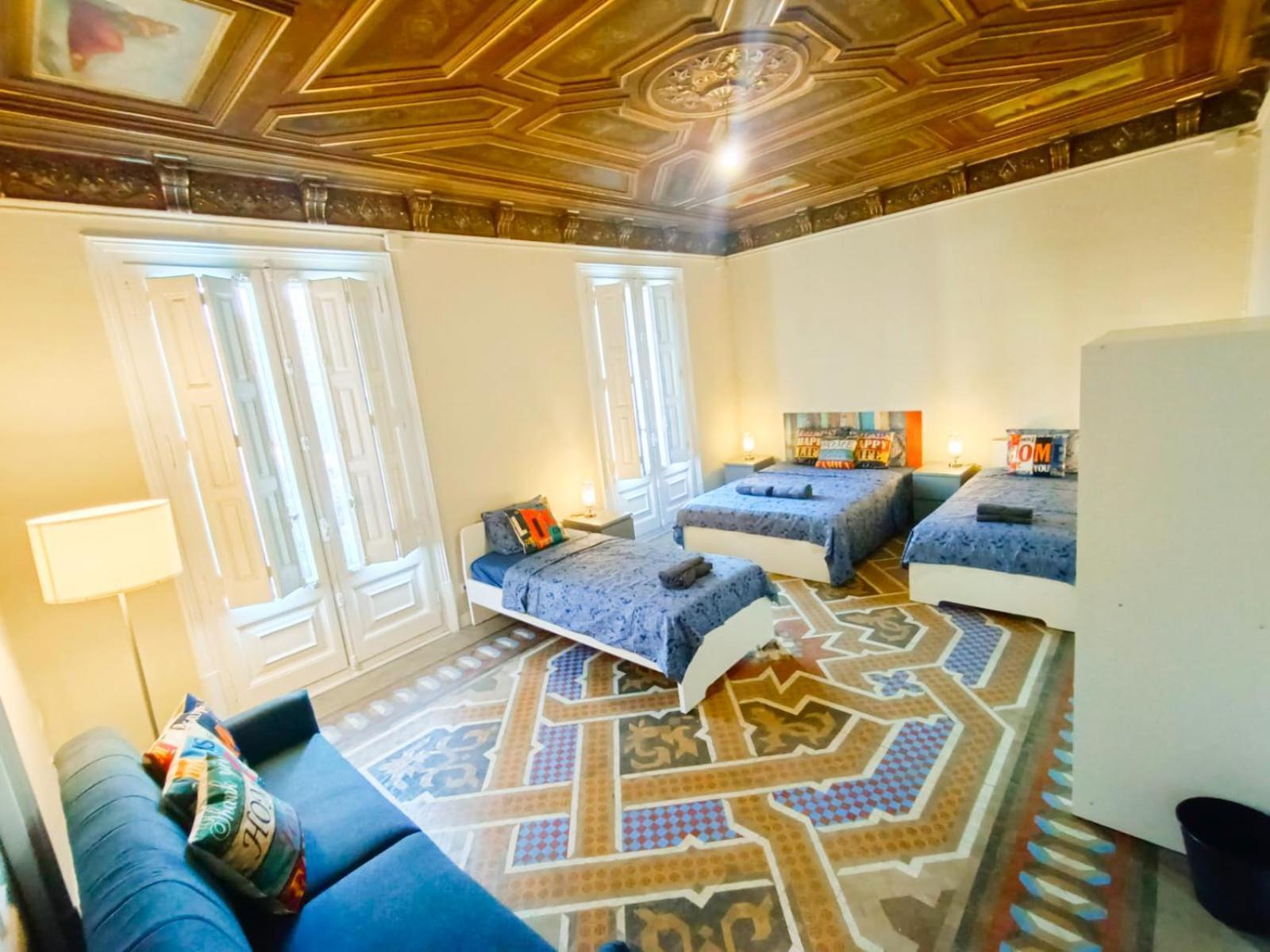 Private Rooms By Plaza Catalunya บาร์เซโลนา ภายนอก รูปภาพ