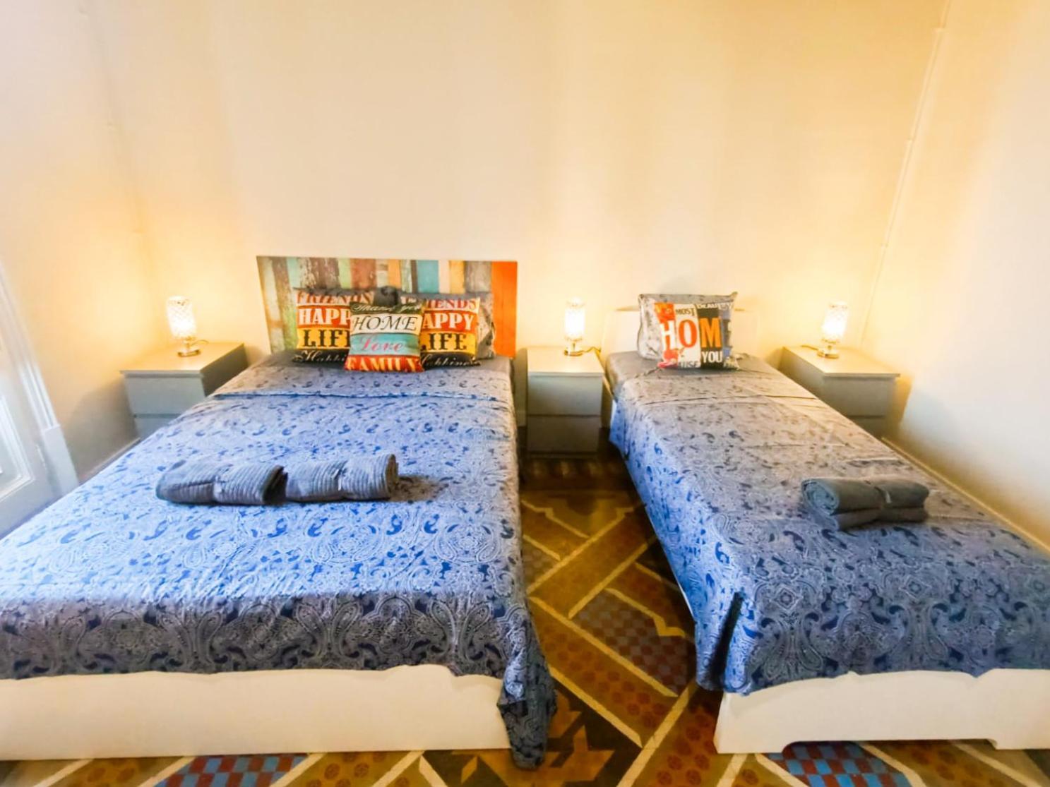 Private Rooms By Plaza Catalunya บาร์เซโลนา ภายนอก รูปภาพ