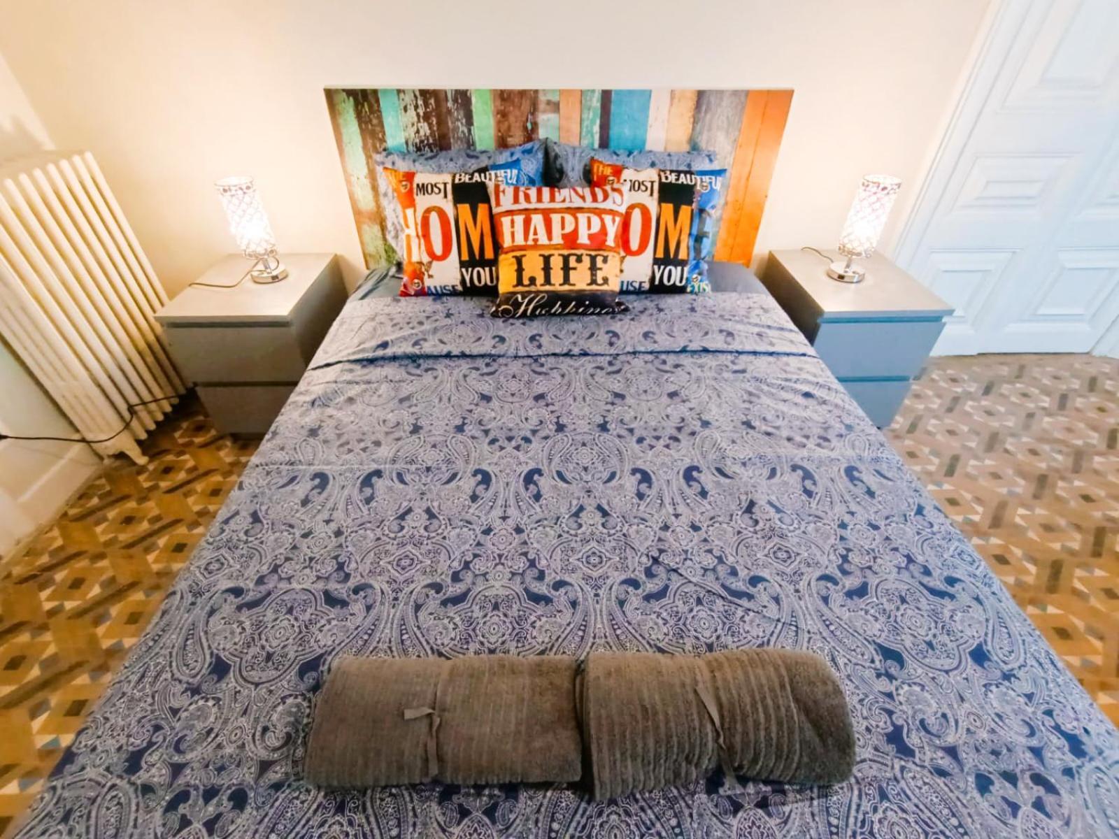Private Rooms By Plaza Catalunya บาร์เซโลนา ภายนอก รูปภาพ