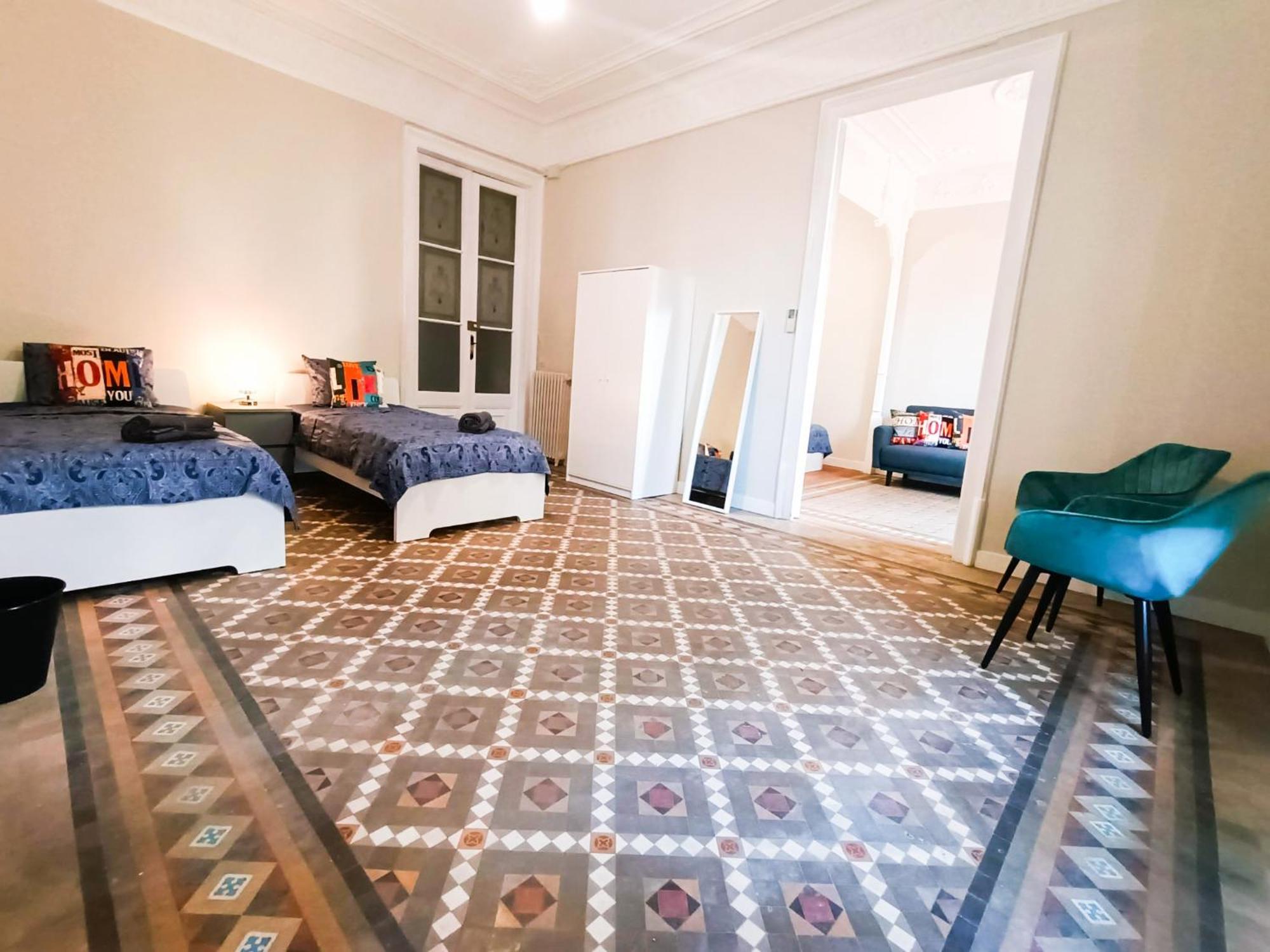 Private Rooms By Plaza Catalunya บาร์เซโลนา ภายนอก รูปภาพ