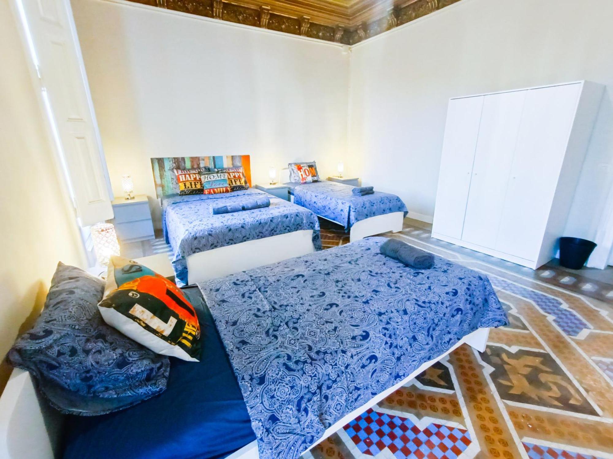 Private Rooms By Plaza Catalunya บาร์เซโลนา ภายนอก รูปภาพ