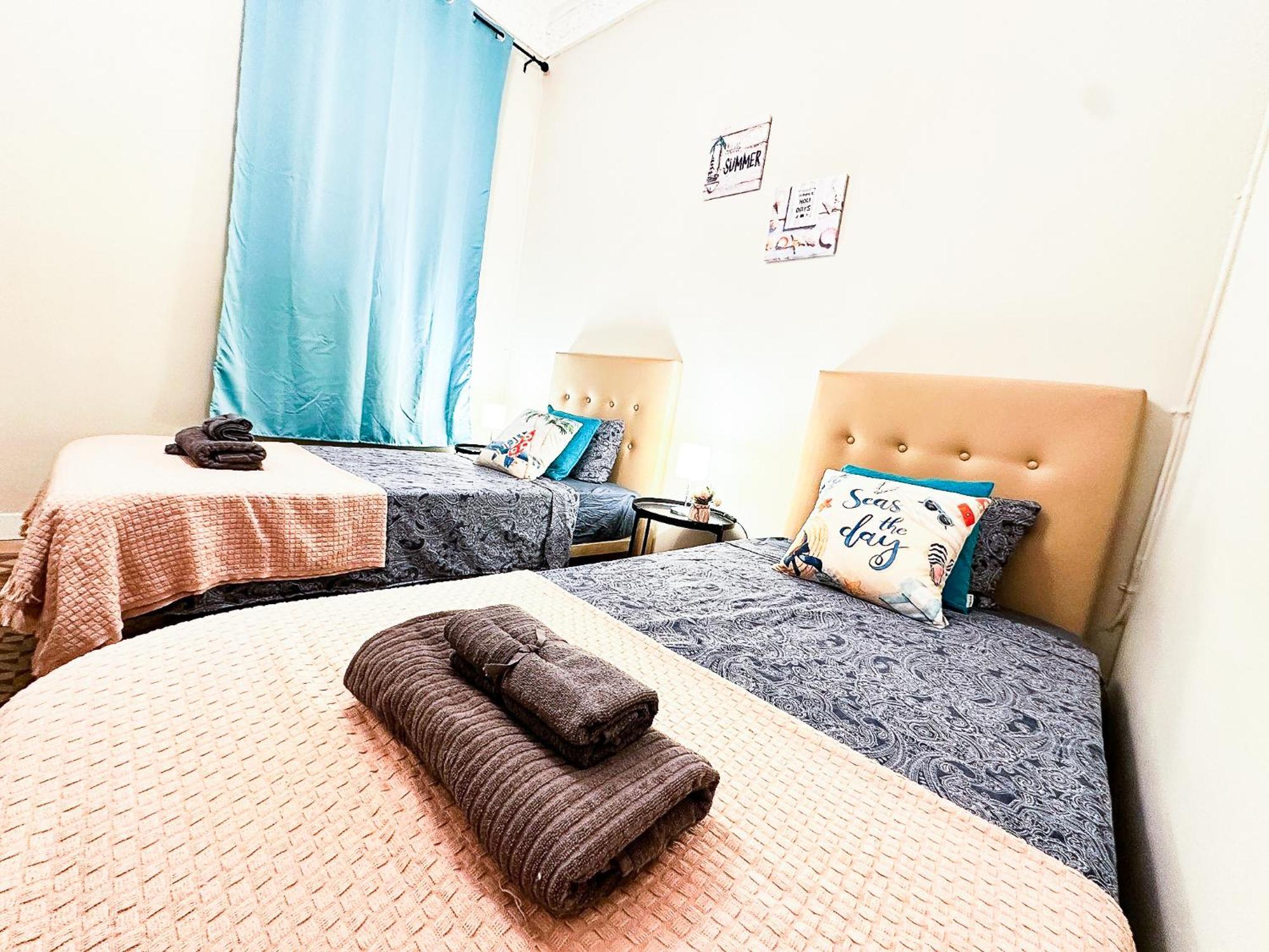 Private Rooms By Plaza Catalunya บาร์เซโลนา ภายนอก รูปภาพ