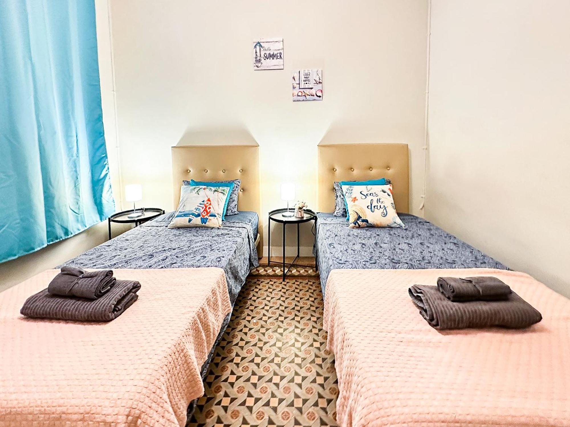 Private Rooms By Plaza Catalunya บาร์เซโลนา ภายนอก รูปภาพ